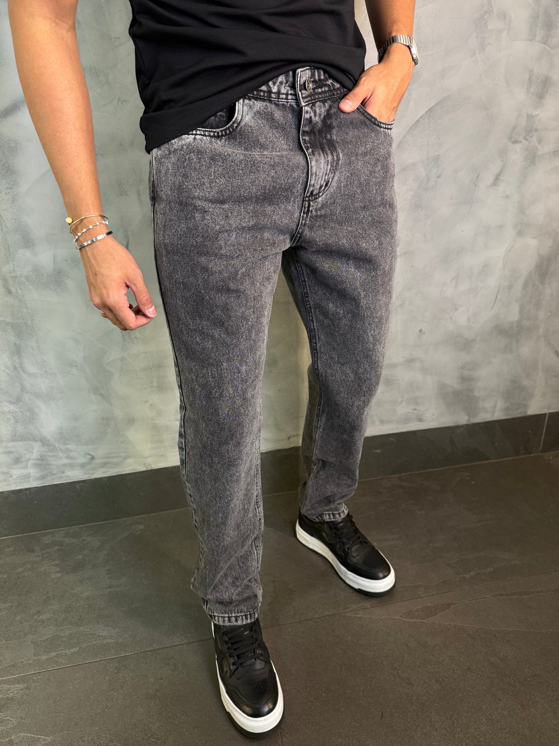 CALÇA JEANS SLIM FOCATTO PRETO MÉDIO