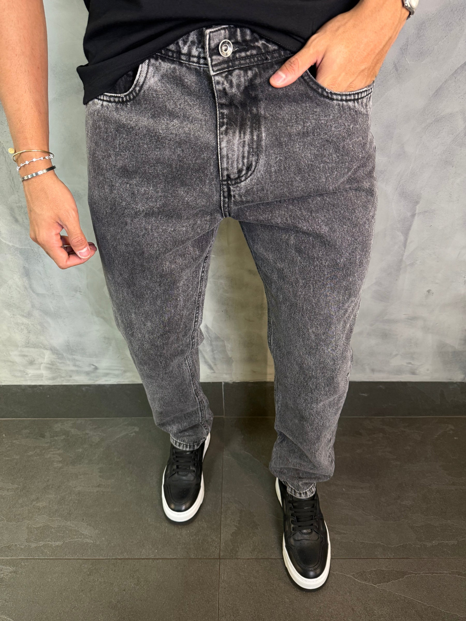 CALÇA JEANS SLIM FOCATTO PRETO MÉDIO