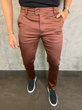 CALÇA SARJA ACETINADA PONTO H MARROM